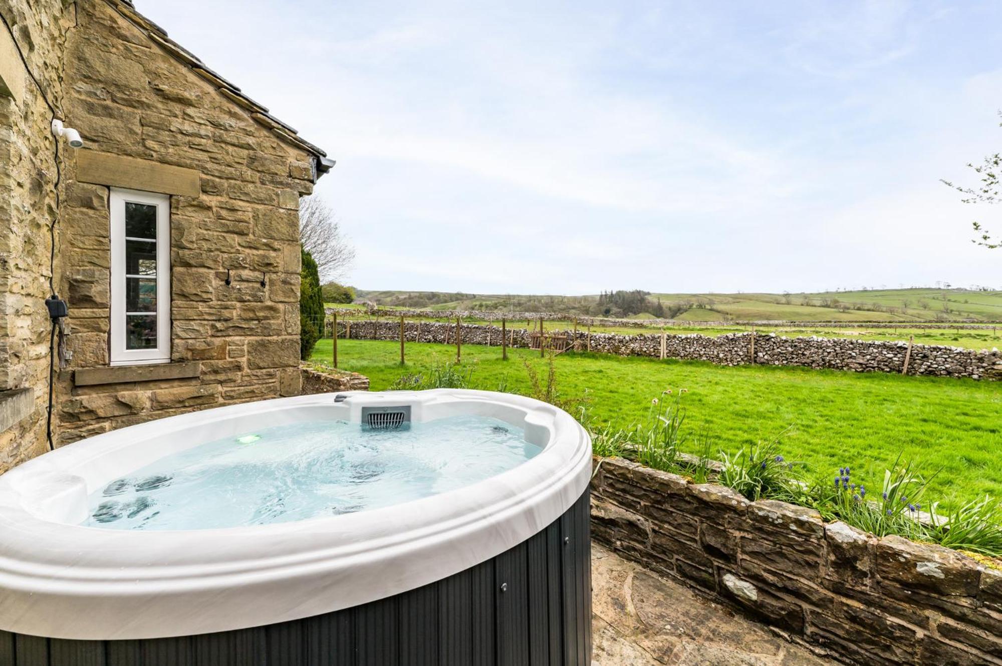 Central Malham Wellbeing Escape With Hot Tub Sleeps 8 Luaran gambar