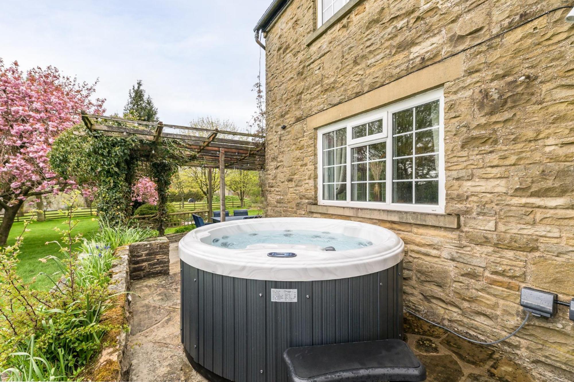 Central Malham Wellbeing Escape With Hot Tub Sleeps 8 Luaran gambar
