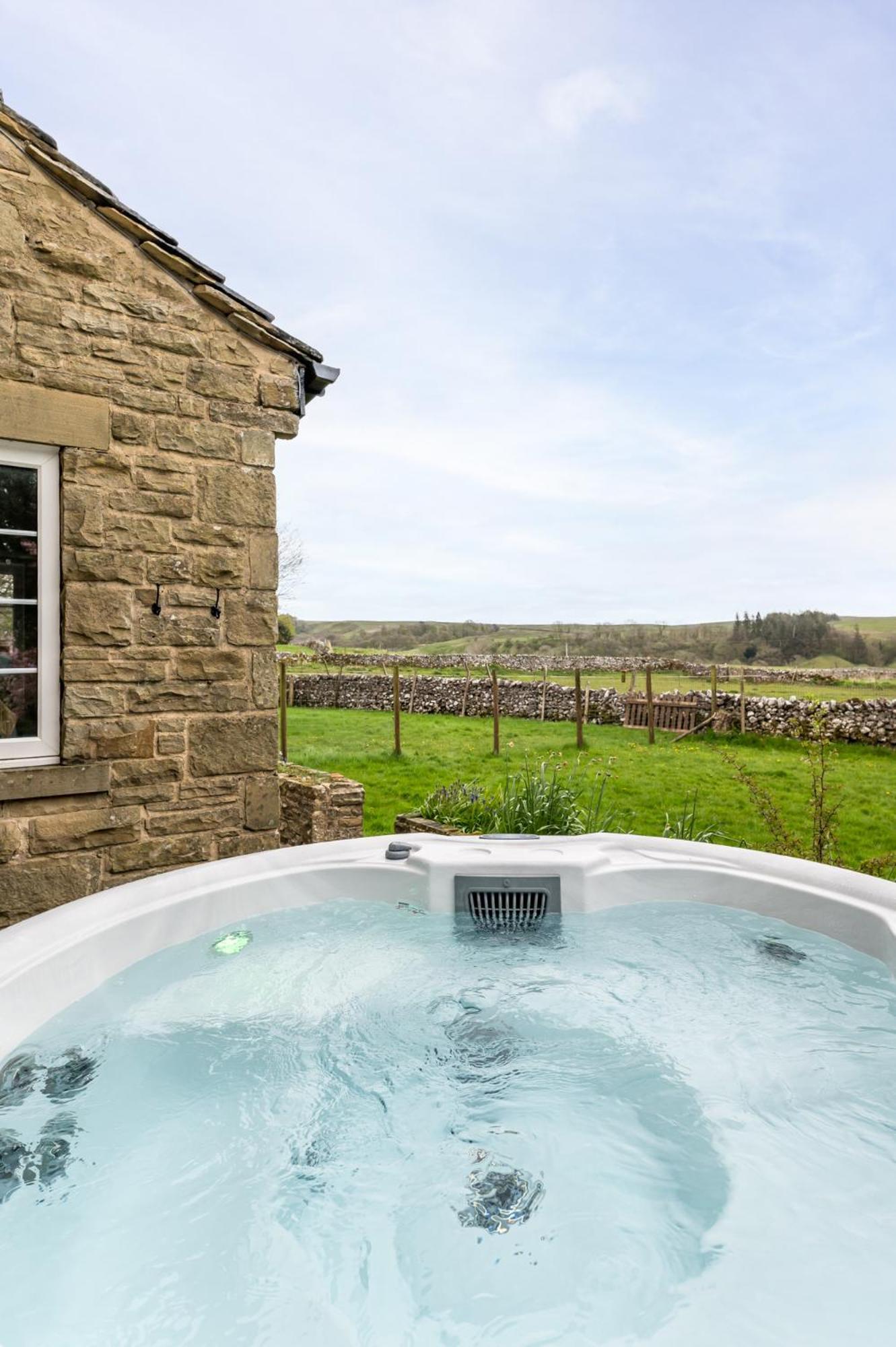 Central Malham Wellbeing Escape With Hot Tub Sleeps 8 Luaran gambar