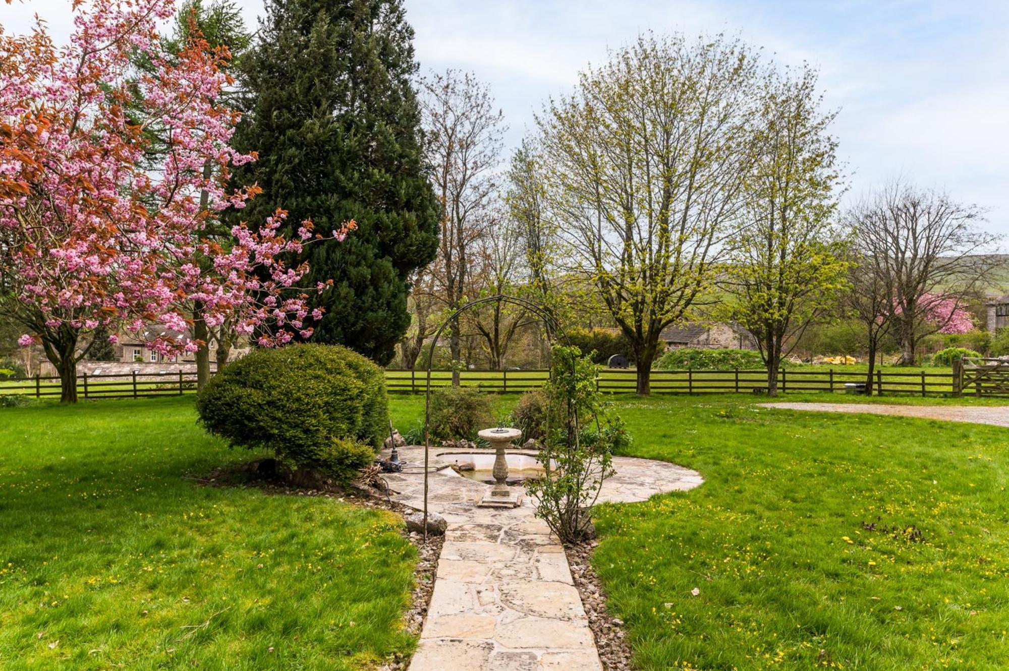 Central Malham Wellbeing Escape With Hot Tub Sleeps 8 Luaran gambar