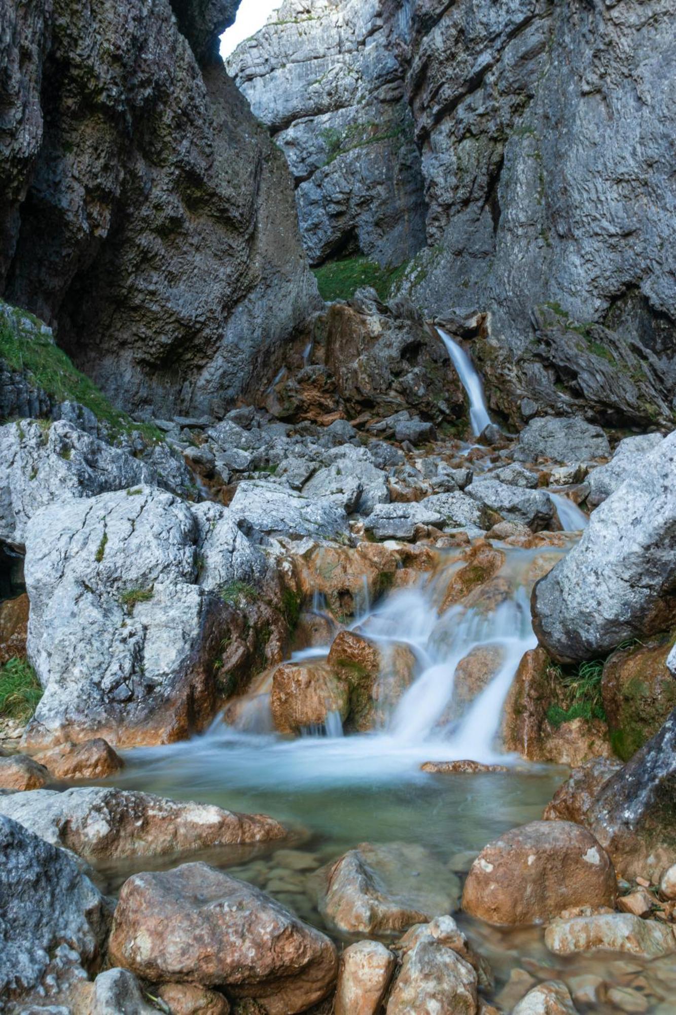 Central Malham Wellbeing Escape With Hot Tub Sleeps 8 Luaran gambar